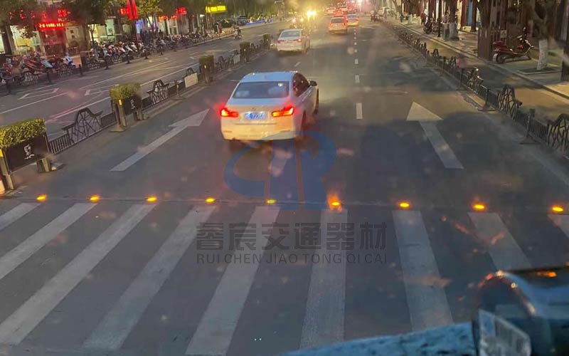 Led Solar Cat Eyes Studs In Intelligent Crosswalk System